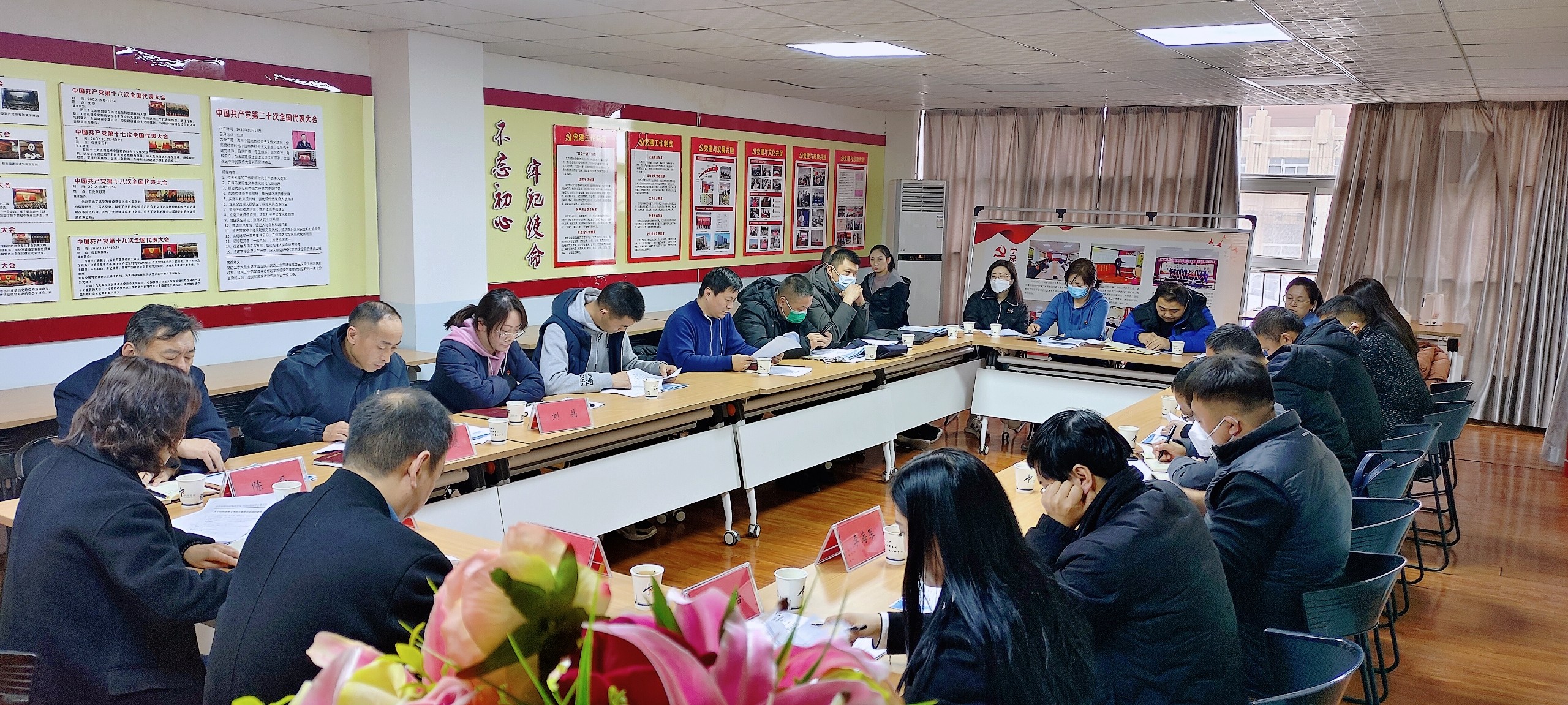 走進項目一線 共謀經濟發(fā)展 ——安陽市市場監(jiān)管局12315投訴中心黨支部與中潤建設黨支部聯合開展主題黨日活動